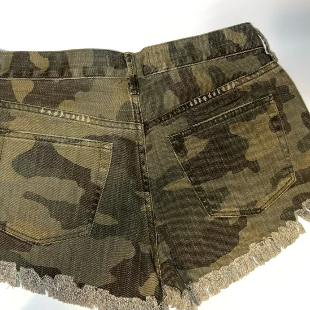Camo Green we the free shorts - Picture 3 of 4